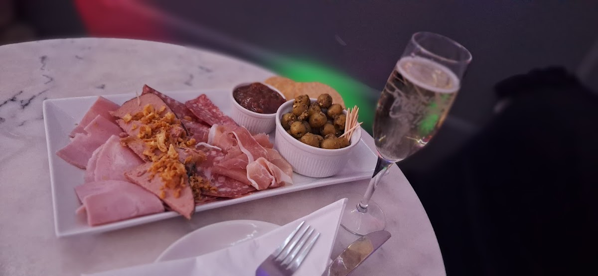 Northgates Bar Google photo 2